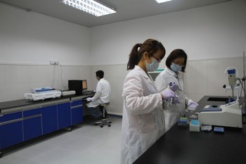 参观庆阳中天华康亲子鉴定中心实验室 29